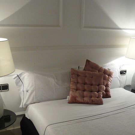Apartamentos Manzana Madrid Rum bild