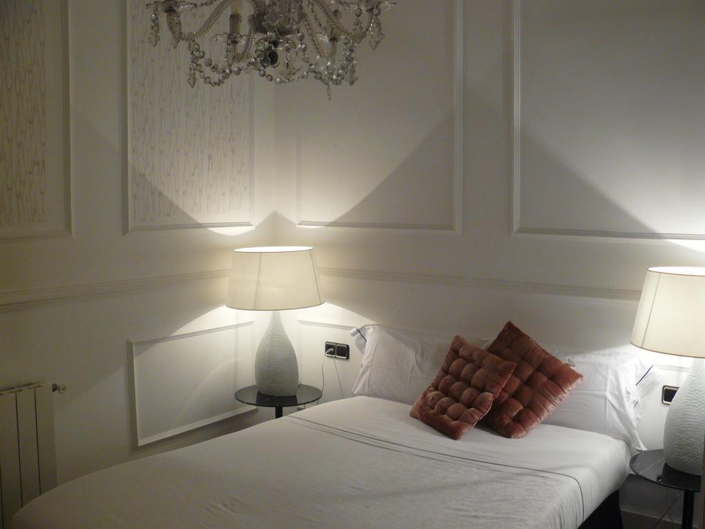 Apartamentos Manzana Madrid Rum bild